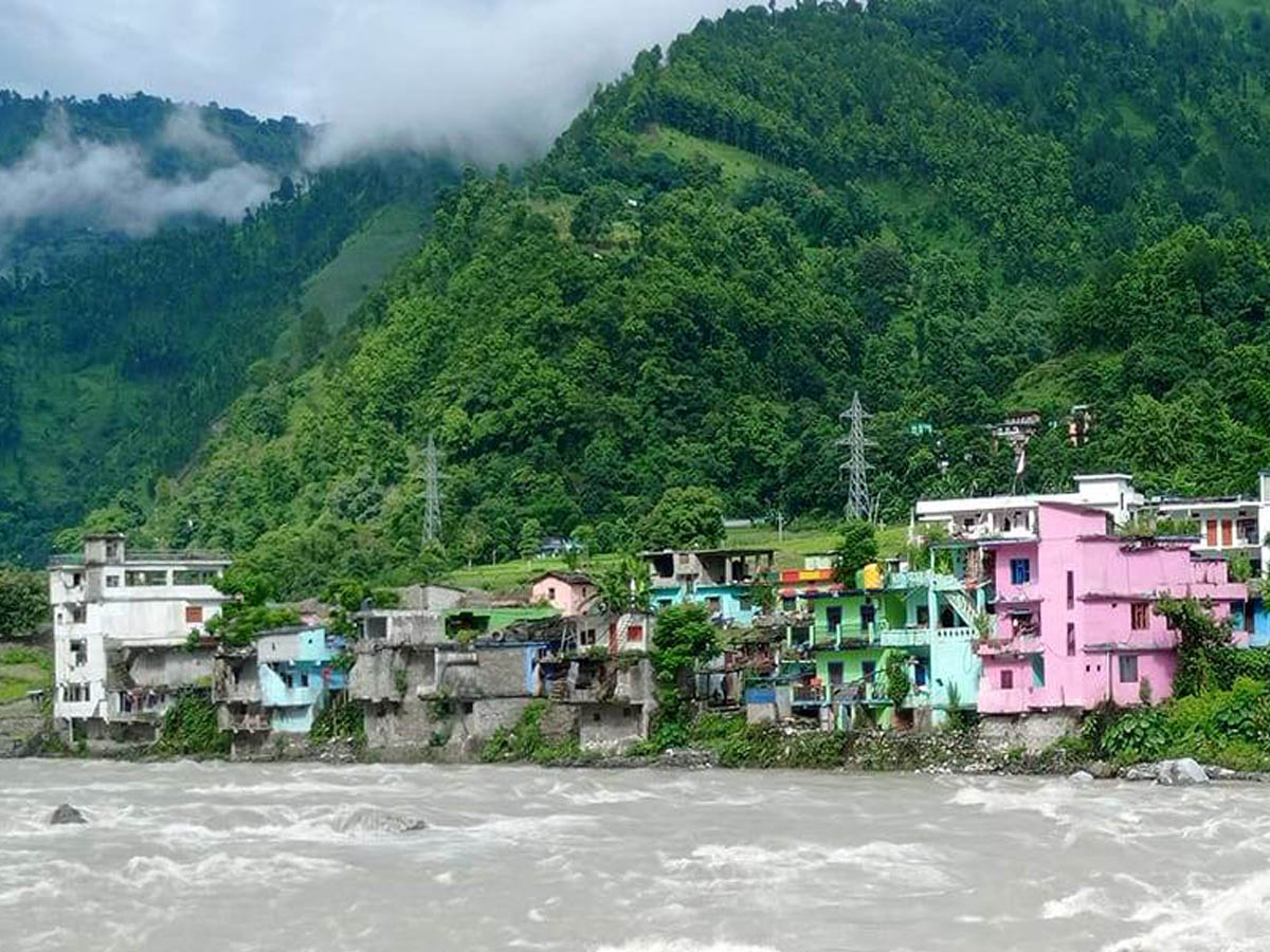 बैतडीको हरिनगर बजार कटानको जोखिममा
